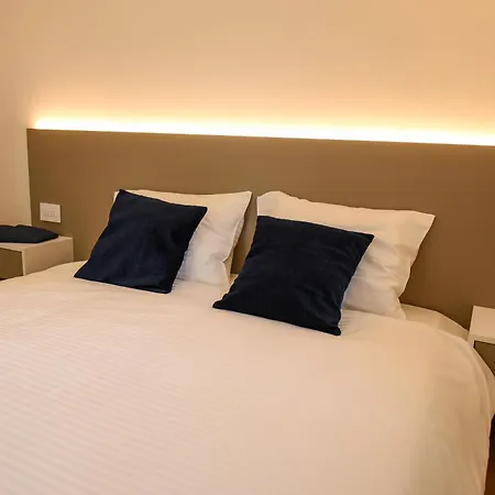 Apartment Square Five