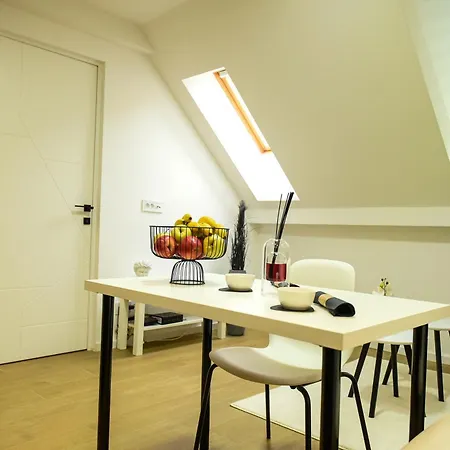 Apartment Square Five