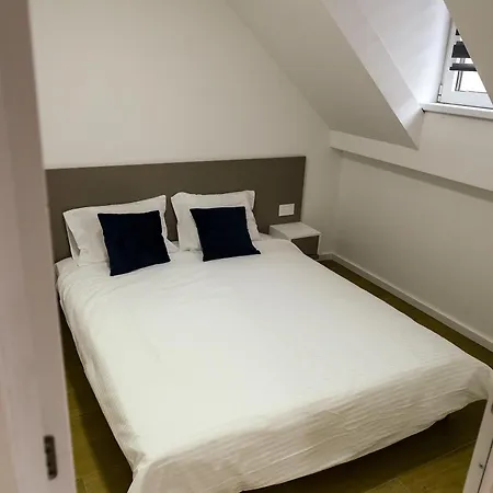 Apartment Square Five