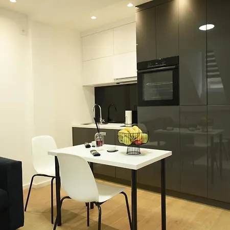 Apartment Square Five