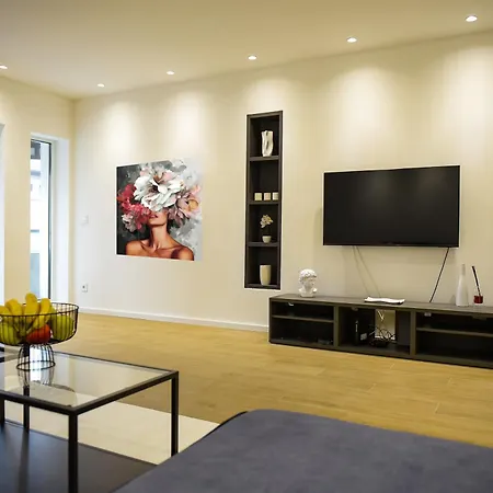 Apartment Square Five