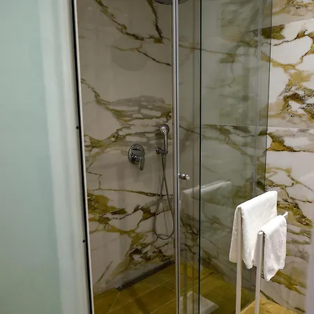 Square Five Apartment *